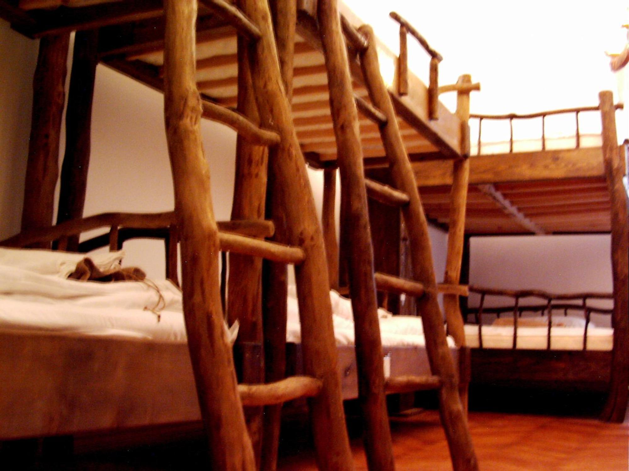Ghostel - Medieval Hostel Лвив Екстериор снимка