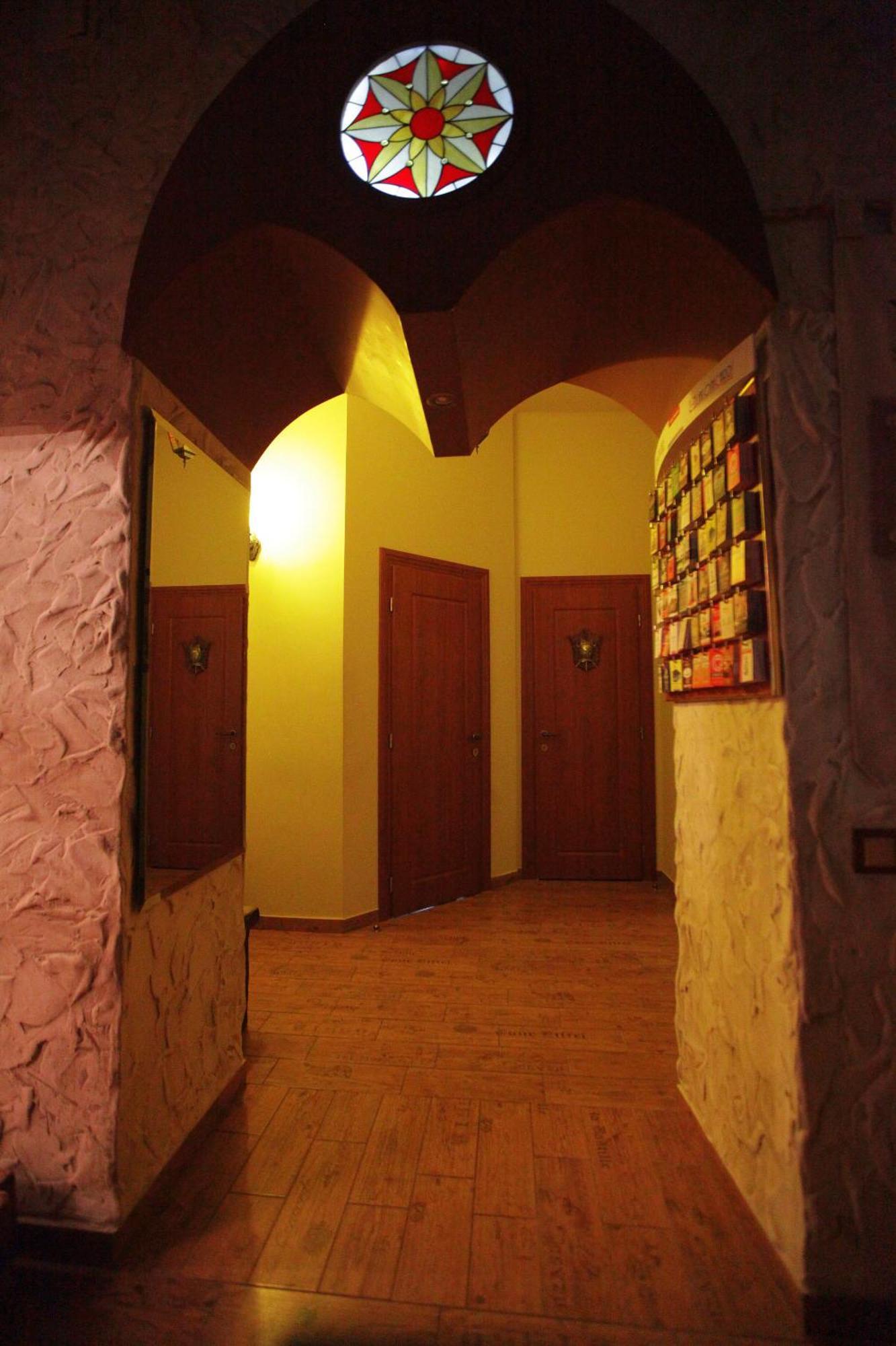 Ghostel - Medieval Hostel Лвив Екстериор снимка