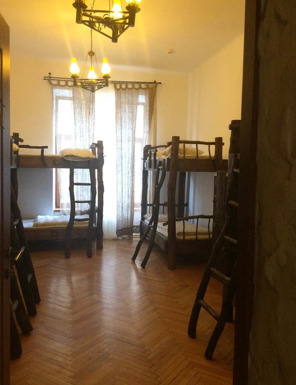 Ghostel - Medieval Hostel Лвив Екстериор снимка