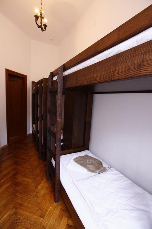 Ghostel - Medieval Hostel Лвив Екстериор снимка