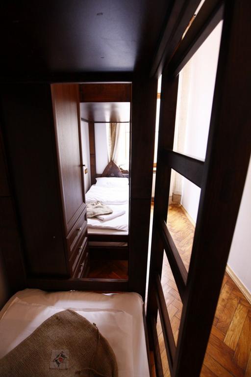 Ghostel - Medieval Hostel Лвив Екстериор снимка