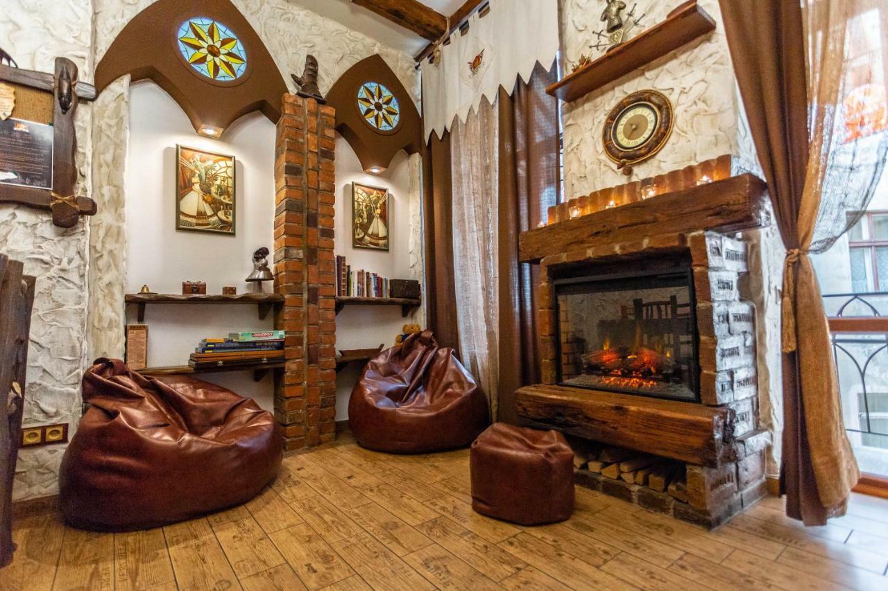 Ghostel - Medieval Hostel Лвив Екстериор снимка