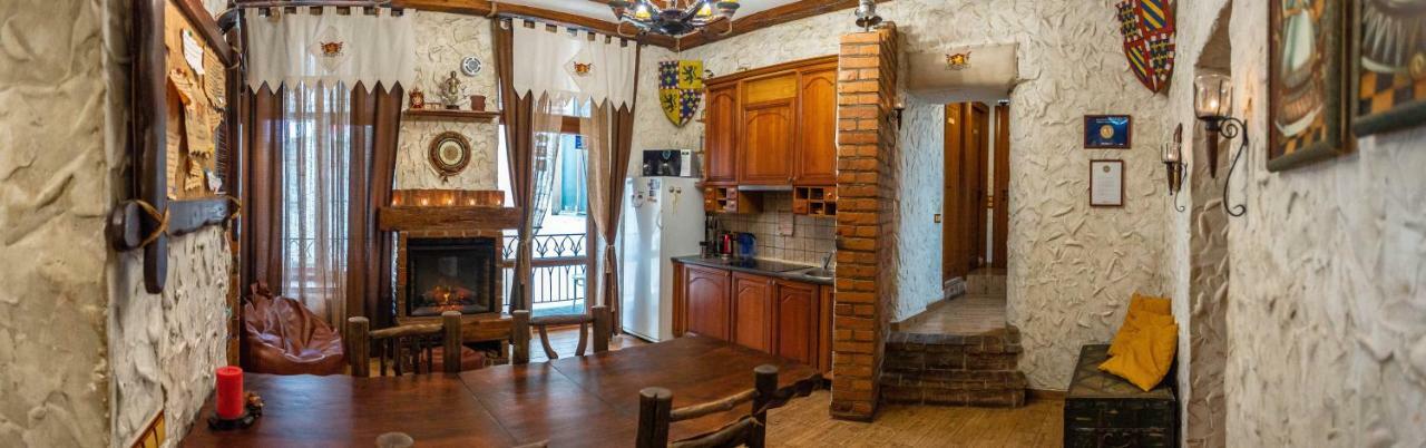 Ghostel - Medieval Hostel Лвив Екстериор снимка