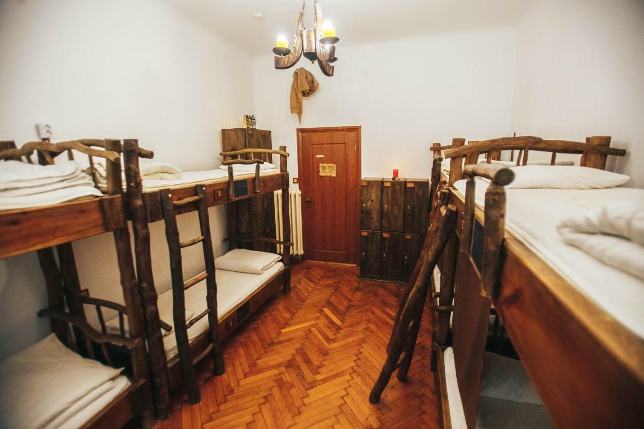 Ghostel - Medieval Hostel Лвив Екстериор снимка
