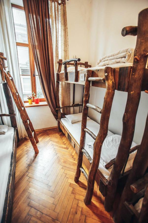 Ghostel - Medieval Hostel Лвив Екстериор снимка