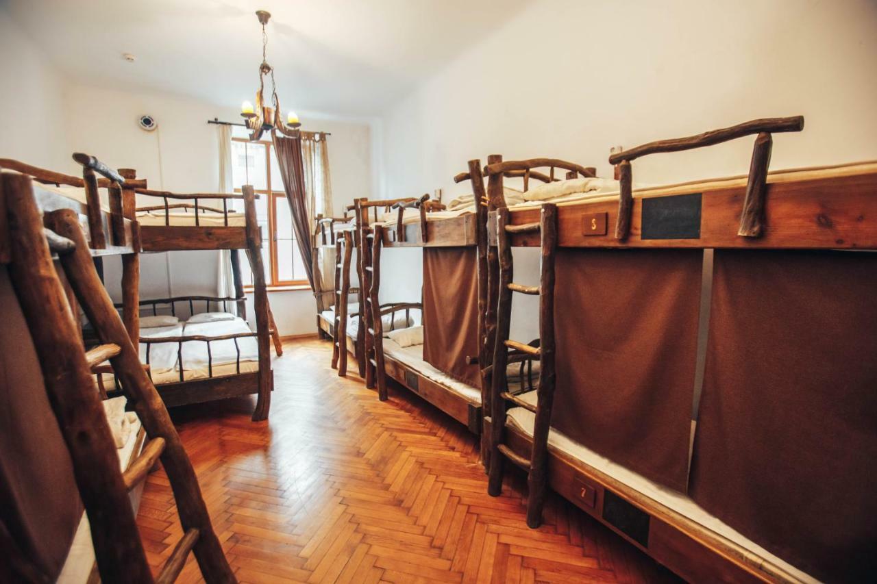 Ghostel - Medieval Hostel Лвив Екстериор снимка